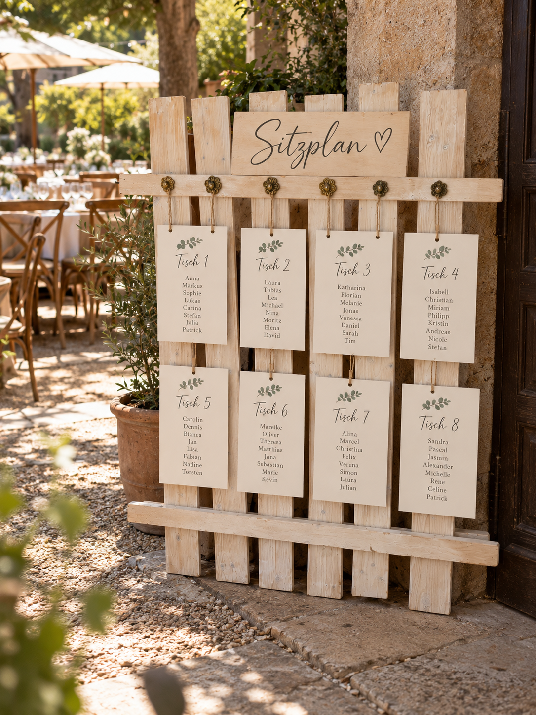 Rustikaler Sitzplan aus Holz